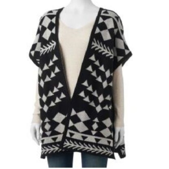 Mudd Sweaters - women's Sweater Vest Mudd Pyramid Geometric Topper Open Front NEW